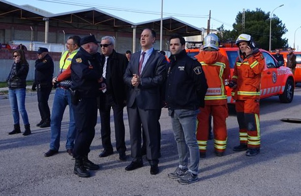 El Alcalde de Paterna acudió al sitio del incendio en Fuente del Jarro.