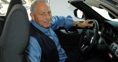 El paternero Manuel Bertolín, propietario fundador de los concesionarios BMW Bertolín recibirá este año, en la V edición de los Premios Paterna Ciudad de Empresas, el Premio Especial del Jurado en reconocimiento a su especial vinculación con Paterna y su dilatada trayectoria empresarial.