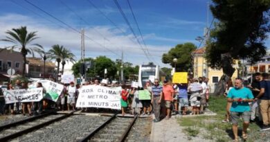 Compromís felicita las asociaciones vecinales por su tenacidad para conseguir mejoras para el metro en Paterna