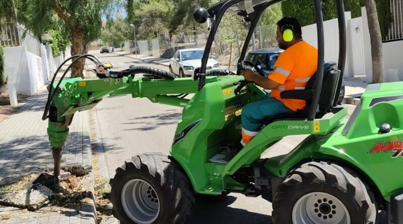 Paterna moderniza y aumenta la flota de vehículos que se emplean en el mantenimiento de las zonas verdes de la ciudad 