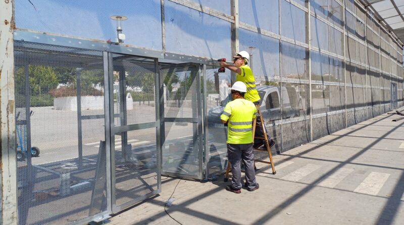 Paterna termina de colocar el cohetódromo con el montaje de las nuevas puertas