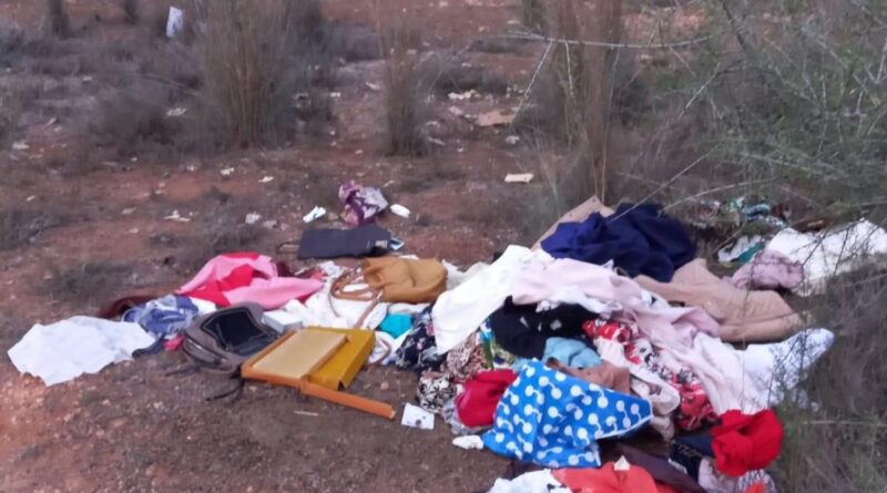 Los vecinos de La Canyada denuncian de nuevo un vertedero ilegal en zona forestal