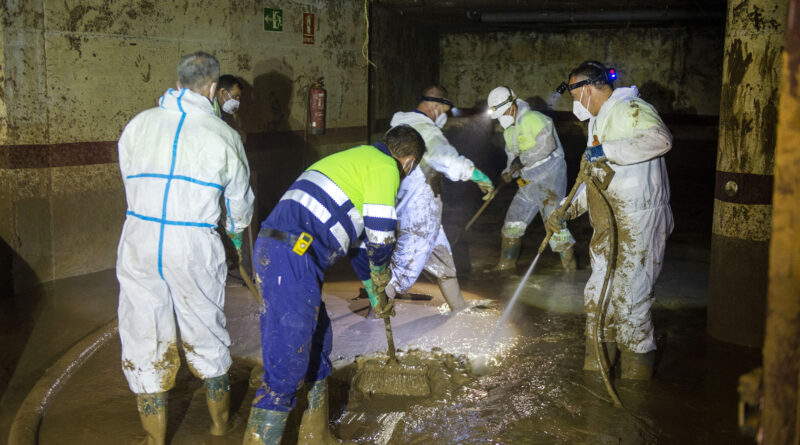 La Diputación amplía medios humanos y materiales en la extracción de lodos en 11 municipios afectados por la Dana