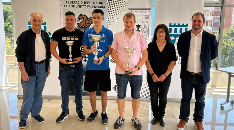 Pie de foto: Entrega de trofeos del campeonato autonómico relámpago