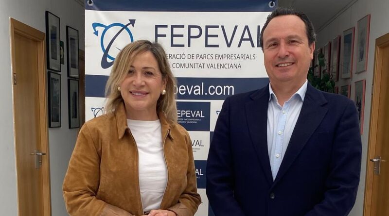 Pie de foto: Pilar del Pueblo y Diego Romá, tras la reunión mantenida para establecer líneas de colaboración