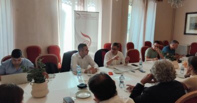 La Asociación de Medios Digitales celebra su segundo desayuno informativo con el conseller de Educación, José Antonio Rovira