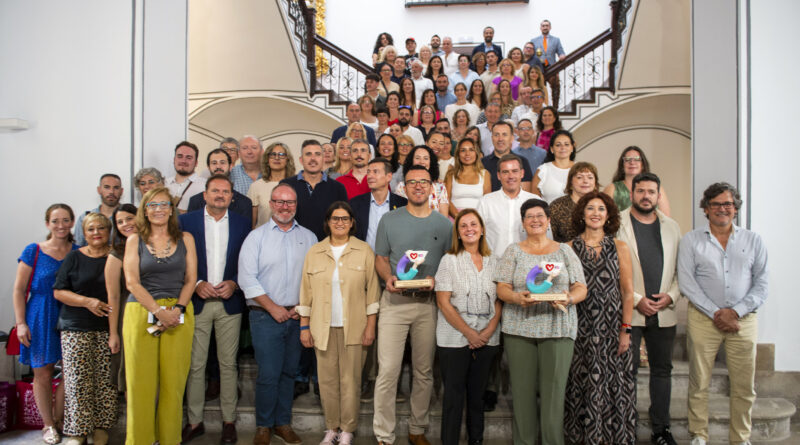 La Diputación premia la labor de los pequeños comercios en la defensa del uso del valenciano