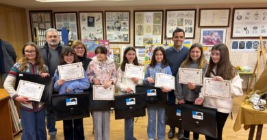 El Ayuntamiento de Paterna refuerza su apoyo al talento artístico juvenil con la entrega de material de pintura a alumnado becado del Ateneo Cultural