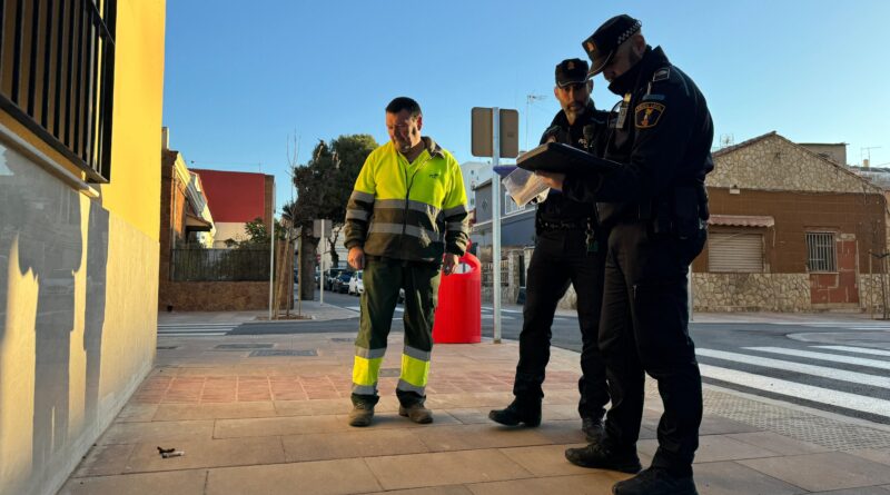 Paterna endurece las sanciones con multas de 1.000 euros por no recoger las heces caninas de la vía pública y por llevar a los perros sin microchip