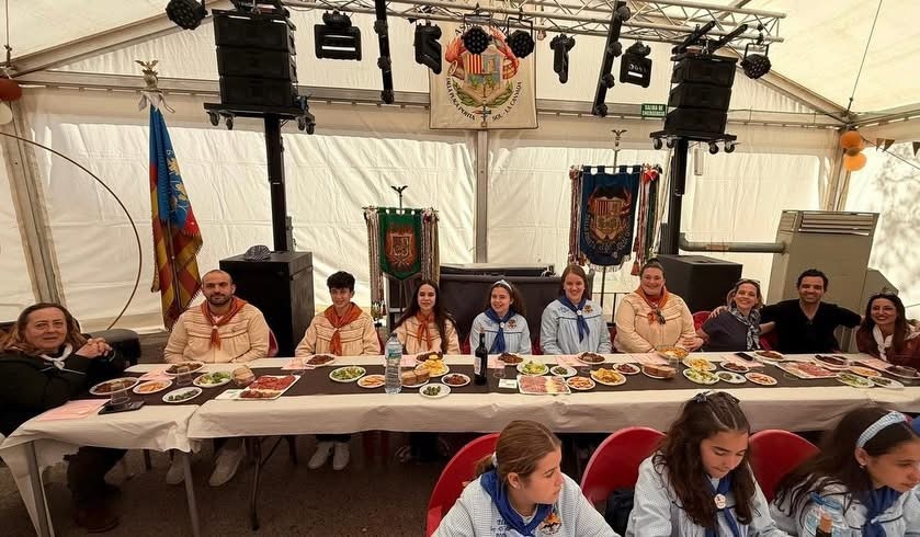 La Falla Plaça Porta del Sol de La Canyada reconeix la trajectòria de Manolo Romero i Amparo Blesa amb el Bunyol d’Or