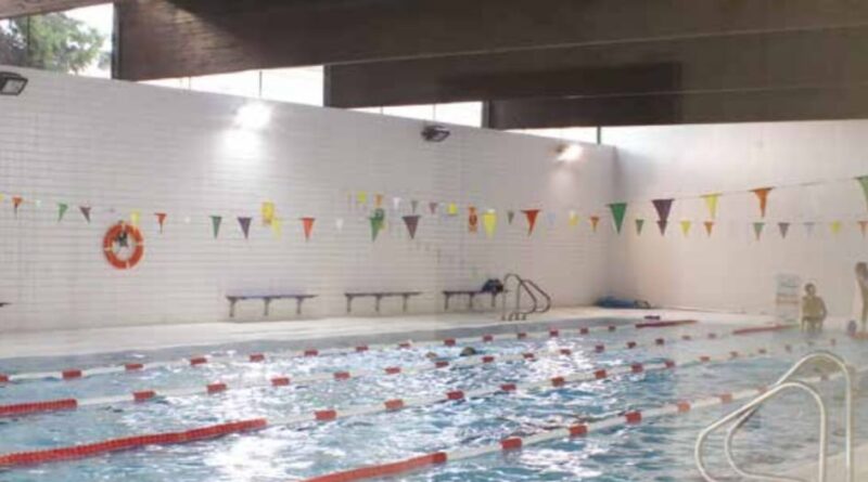 Victòria de la inclusió a La Canyada: Una mare aconsegueix que la seua filla amb autisme recupere l’accés a la piscina municipal
