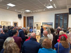 El Gran Teatre Antonio Ferrandis acoge una exposición de las primeras obras de la pintora paternera Milagro Ferrer