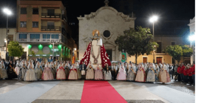 Paterna celebra la tradicional ofrenda a la Virgen de los Desamparados con gran participación.