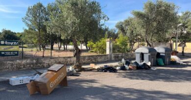 Vecinos denuncian el estado de abandono de la calle 504 en la canyada , de La Canyada en Paterna: “Se ha convertido en un vertedero”