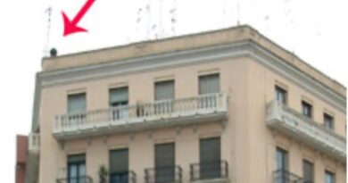 Restos de una sirena antiaérea sobreviven frente a la Finca Roja de Valencia, testigo silencioso de la Guerra Civil