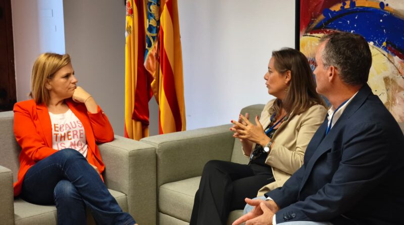 Subsidios de 500 euros y avales del 30% para vivienda: el plan de choque que Family Up traslada a la Delegación del Gobierno contra la crisis de natalidad