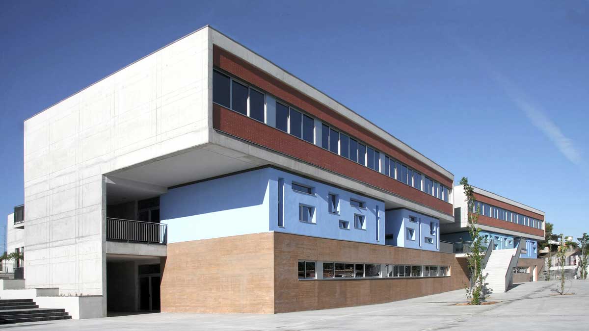 Fachada del ÍES LA CANYADA. 