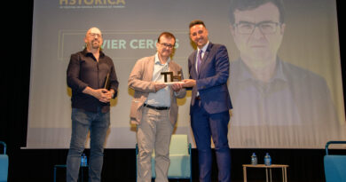 Javier Cercas visita Torrent para recibir el premio Cónsul Honorario de manos del concejal de Cultura del municipio