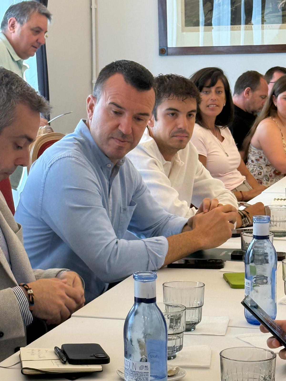 Mompó sitúa el rescate de los pueblos pequeños y el reto de dotar de mejores servicios al interior como los ejes de su gestión