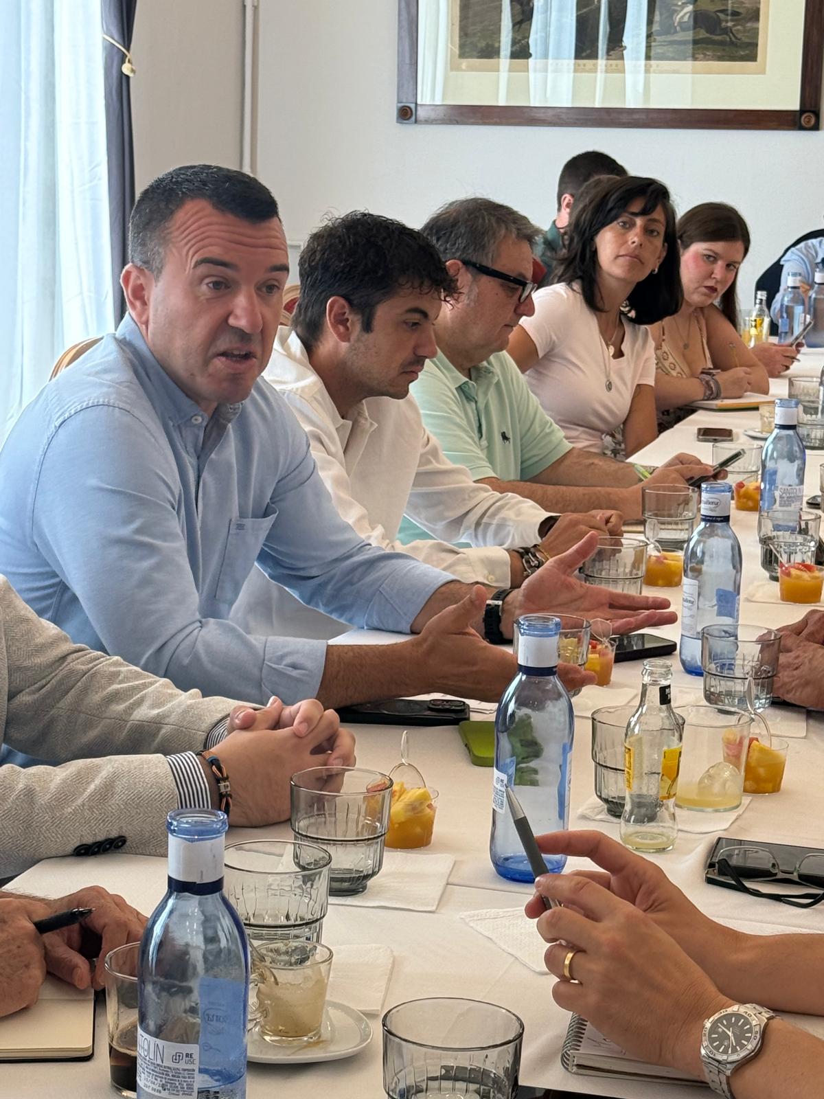 Mompó sitúa el rescate de los pueblos pequeños y el reto de dotar de mejores servicios al interior como los ejes de su gestión