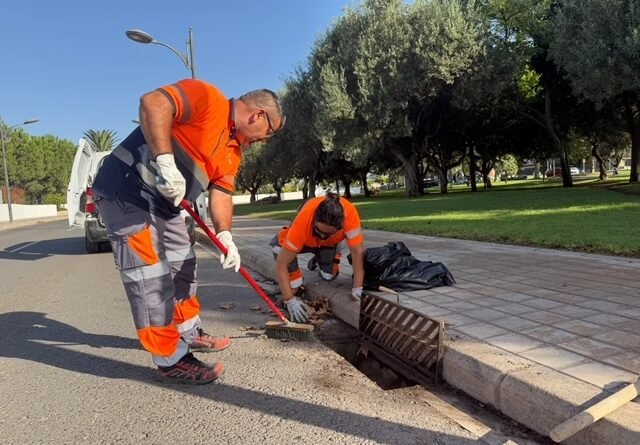 Paterna se prepara para las tormentas de verano con un refuerzo de la limpieza de imbornales y su red de alcantarillado urbano