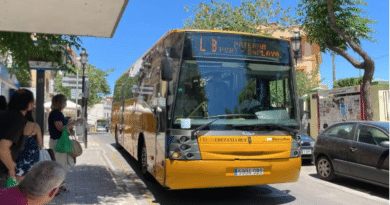 El autobús de Paterna a la playa bate su récord histórico con más de 12.500 usuarios