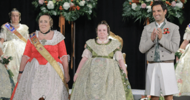 Paterna inicia su nuevo ejercicio fallero coronando a Marta Morera y Michelle Álvarez en un fin de semana lleno de emociones